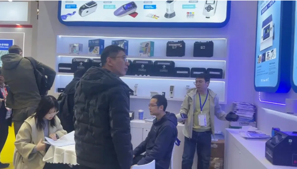 Customer visits 3nh booth