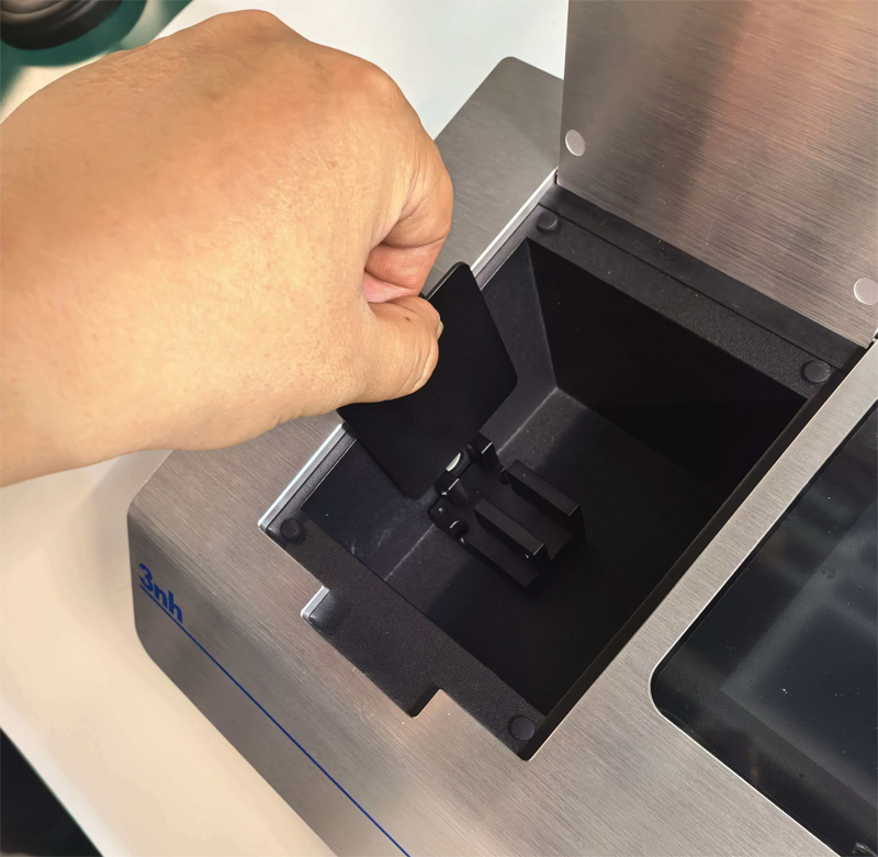 Insert_the_black_calibration_baffle1